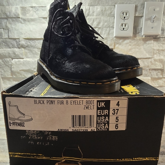 Dr. Martens MADE IN ENGLAND, Black "Pony Fur", 8 eyelet boot - Picture 5 of 8